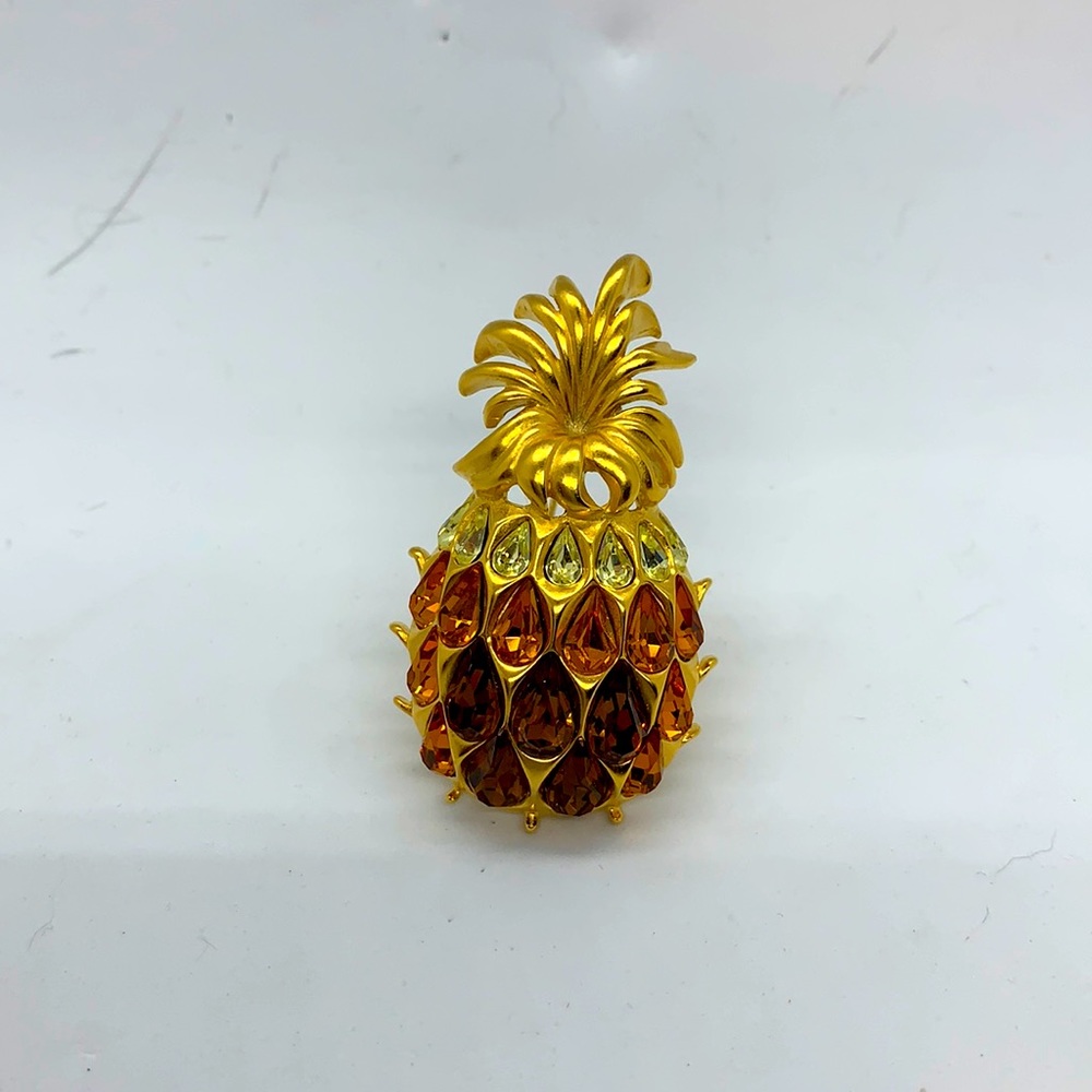 1996 TRIFARI CITRINE RHINESTONE PINEAPPLE BROOCH